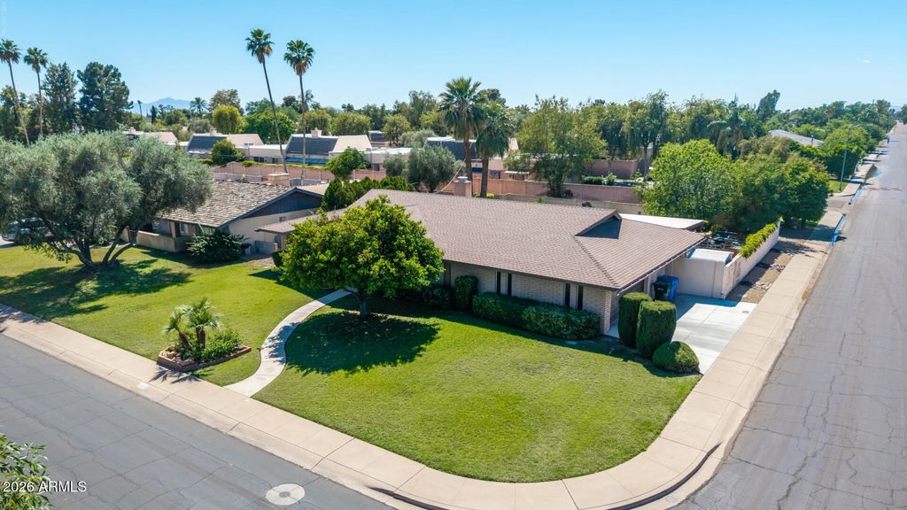 Image 23 of property listing at 7138 N 11TH Avenue, Phoenix, AZ 85021