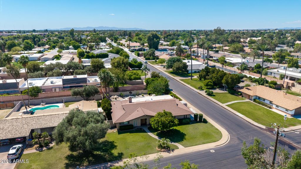 Image 24 of property listing at 7138 N 11TH Avenue, Phoenix, AZ 85021