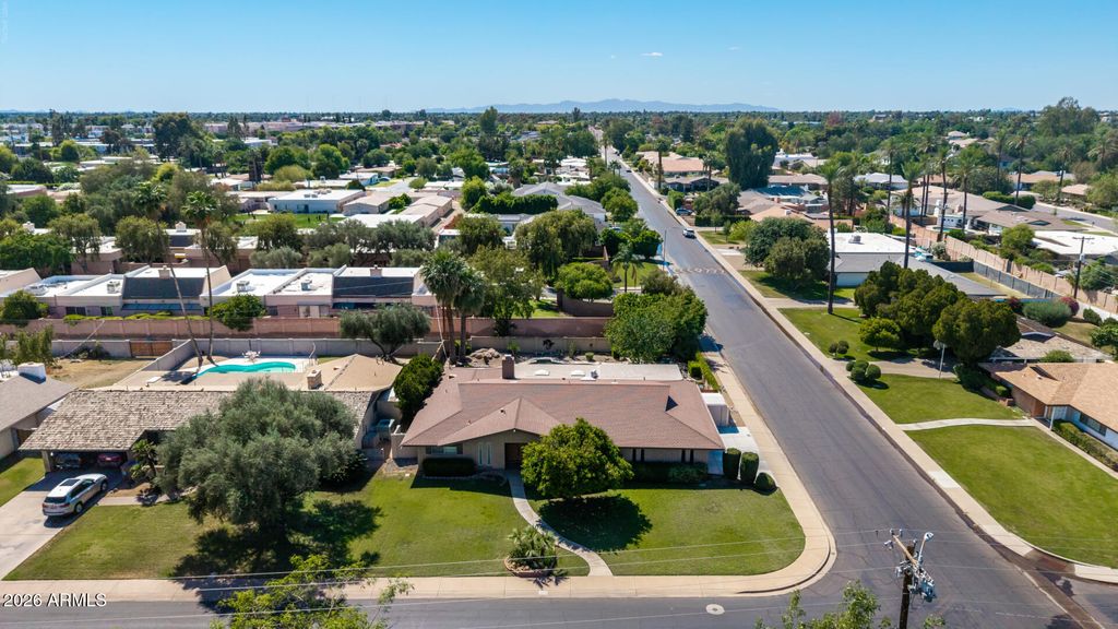 Image 25 of property listing at 7138 N 11TH Avenue, Phoenix, AZ 85021