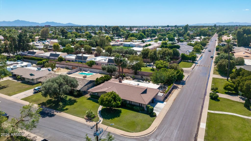 Image 26 of property listing at 7138 N 11TH Avenue, Phoenix, AZ 85021