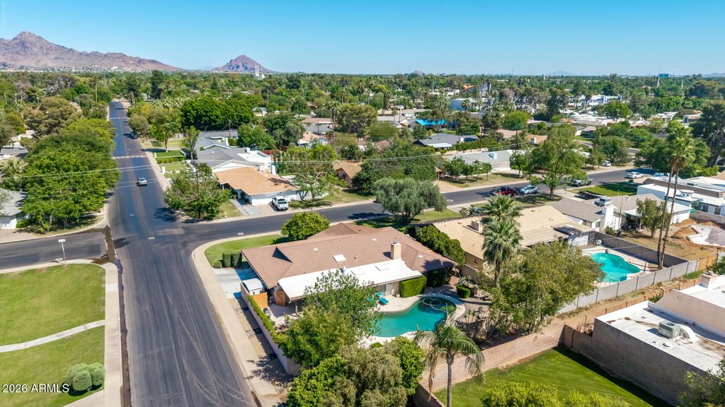 Image 27 of property listing at 7138 N 11TH Avenue, Phoenix, AZ 85021