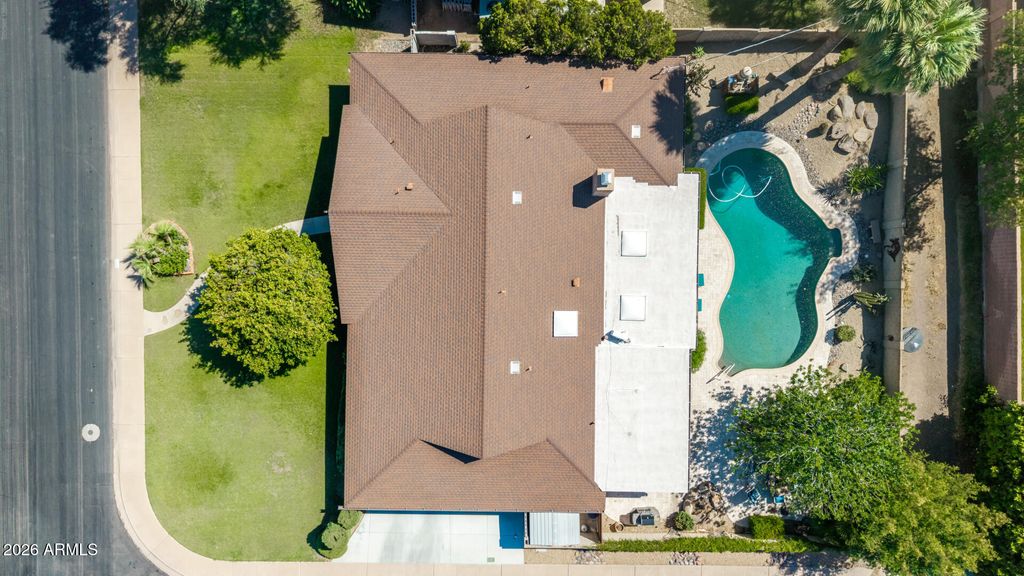 Image 3 of property listing at 7138 N 11TH Avenue, Phoenix, AZ 85021