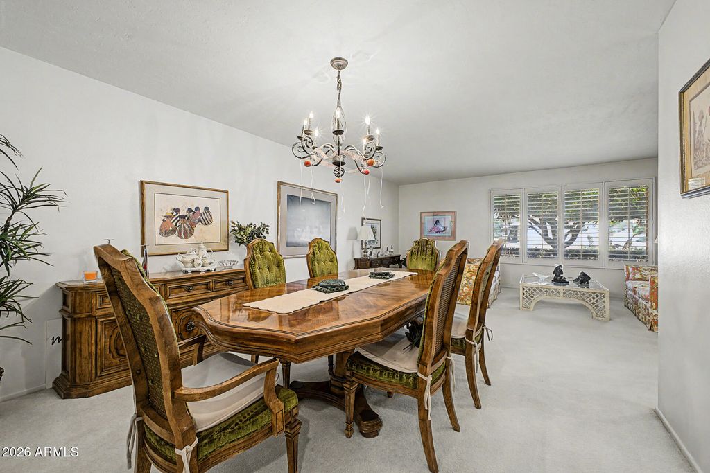 Image 8 of property listing at 7138 N 11TH Avenue, Phoenix, AZ 85021