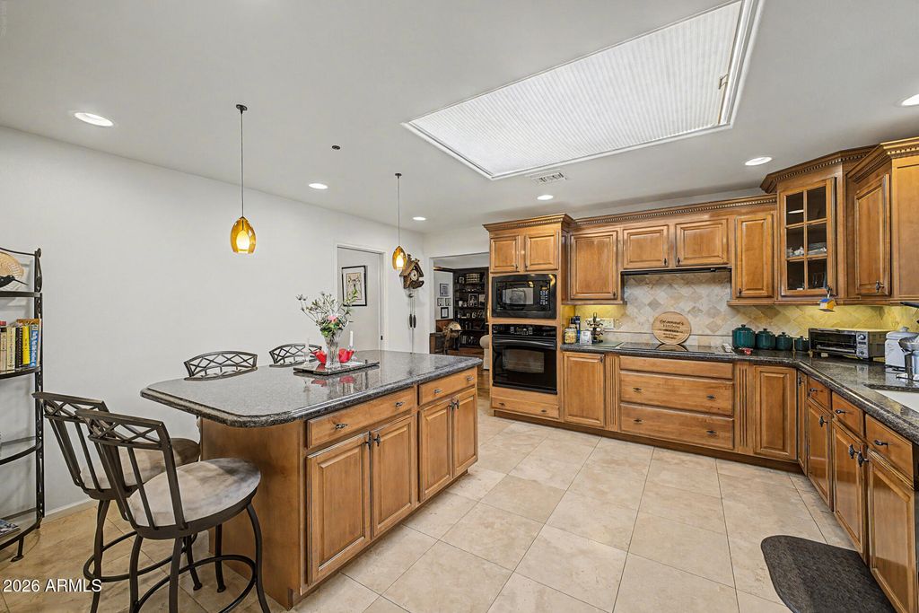 Image 9 of property listing at 7138 N 11TH Avenue, Phoenix, AZ 85021