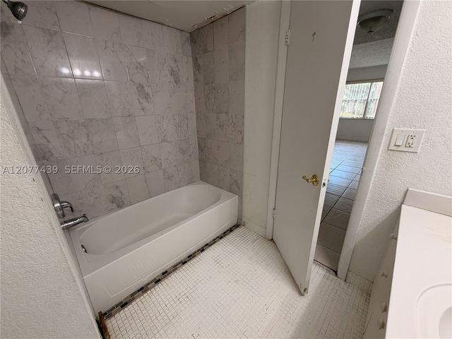 4235 N University Dr 103, Sunrise, FL 33351