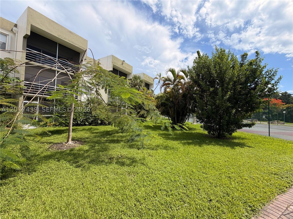 4235 N University Dr 103, Sunrise, FL 33351