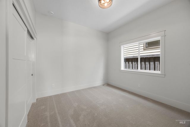 1036 E Snag St, Meridian, ID 83642