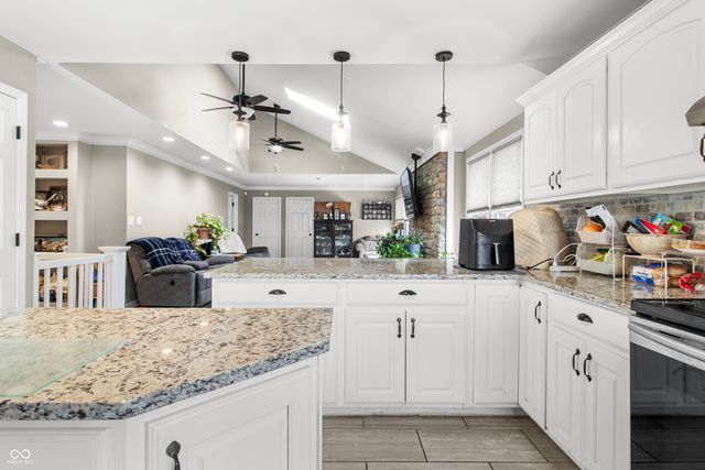 6029 E County Road 121 N, Avon, IN 46123