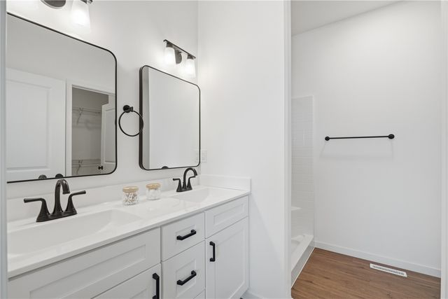 945 Eisenhower Boulevard, North Liberty, IA 52317