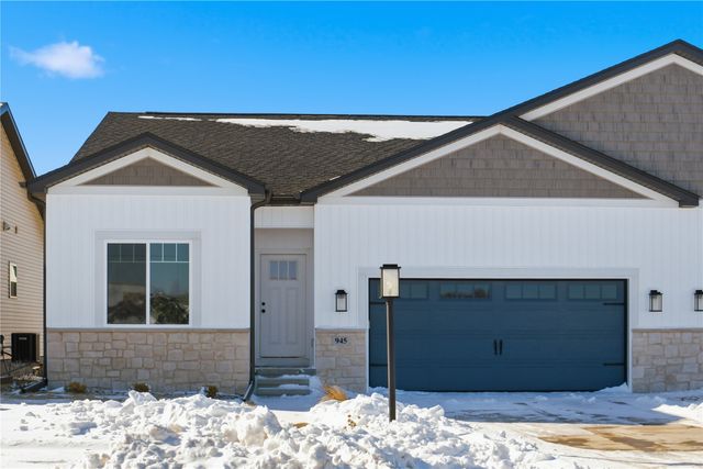 945 Eisenhower Boulevard, North Liberty, IA 52317