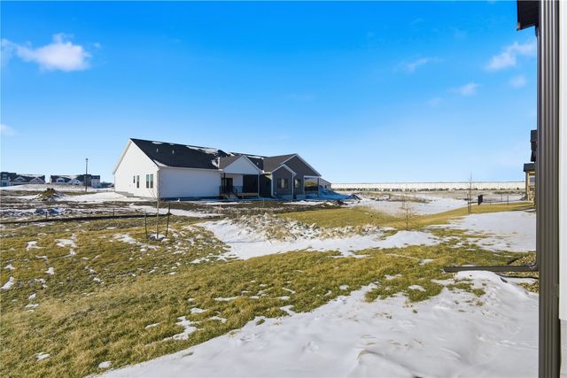 945 Eisenhower Boulevard, North Liberty, IA 52317