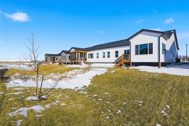 945 Eisenhower Boulevard, North Liberty, IA 52317