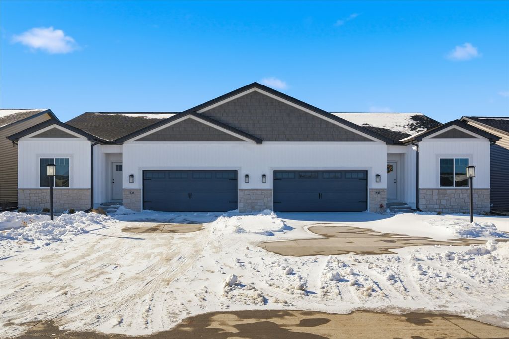 945 Eisenhower Boulevard, North Liberty, IA 52317