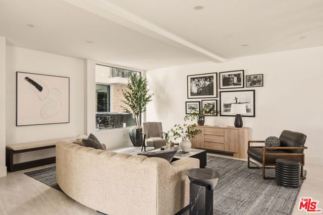 11967 Mayfield Ave 108, Los Angeles, CA 90049