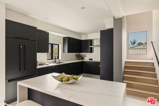 11967 Mayfield Ave 108, Los Angeles, CA 90049