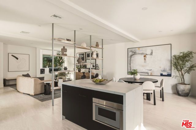 11967 Mayfield Ave 108, Los Angeles, CA 90049