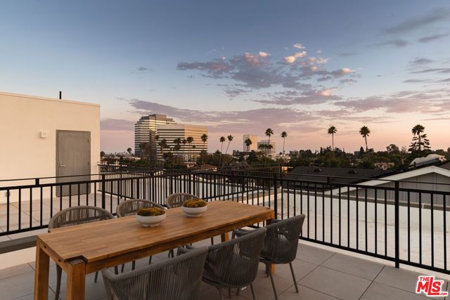 11967 Mayfield Ave 108, Los Angeles, CA 90049