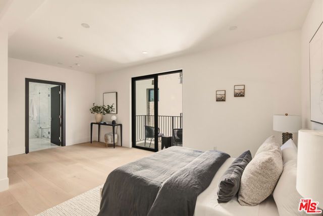 11967 Mayfield Ave 108, Los Angeles, CA 90049