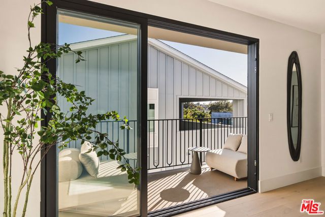 11967 Mayfield Ave 108, Los Angeles, CA 90049
