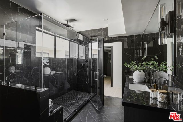 11967 Mayfield Ave 108, Los Angeles, CA 90049
