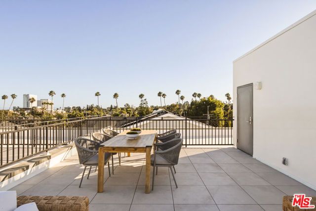 11967 Mayfield Ave 108, Los Angeles, CA 90049