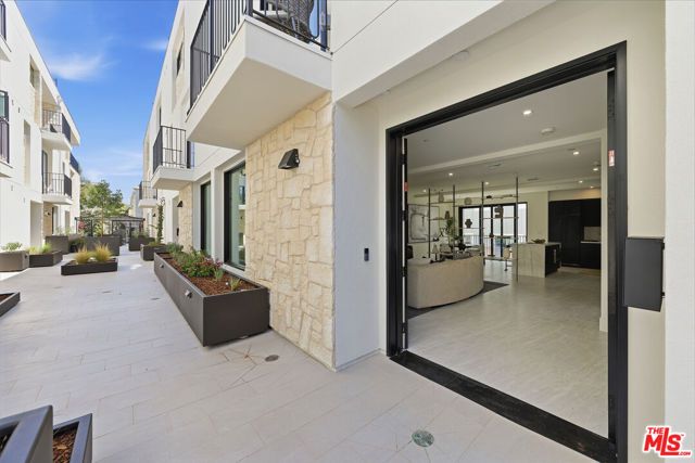 11967 Mayfield Ave 108, Los Angeles, CA 90049