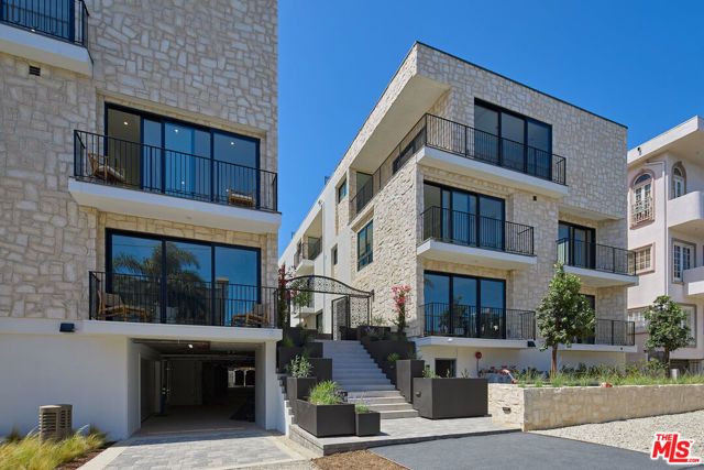 11967 Mayfield Ave 108, Los Angeles, CA 90049