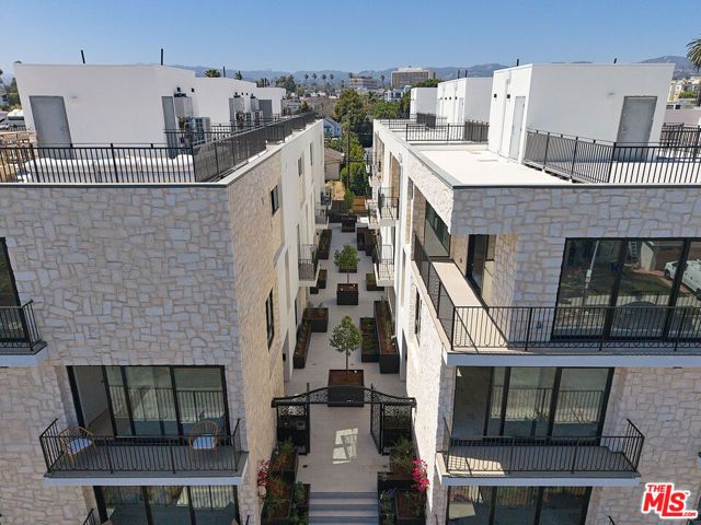 11967 Mayfield Ave 108, Los Angeles, CA 90049