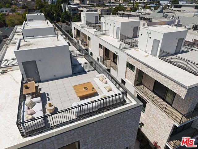 11967 Mayfield Ave 108, Los Angeles, CA 90049