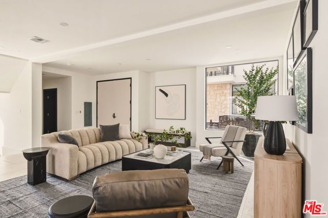 11967 Mayfield Ave 108, Los Angeles, CA 90049