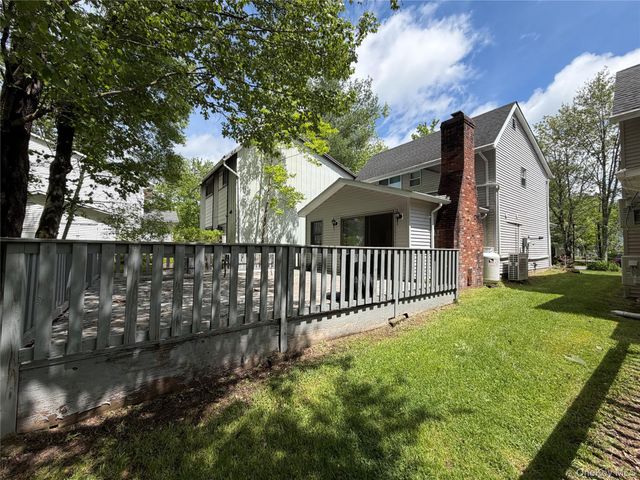 8 Peter Way, Kiamesha Lake, NY 12751
