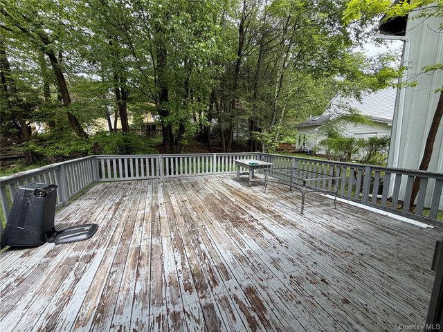 8 Peter Way, Kiamesha Lake, NY 12751