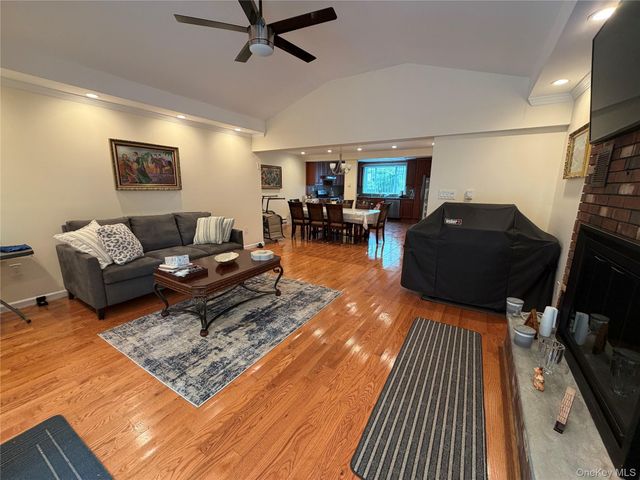 8 Peter Way, Kiamesha Lake, NY 12751