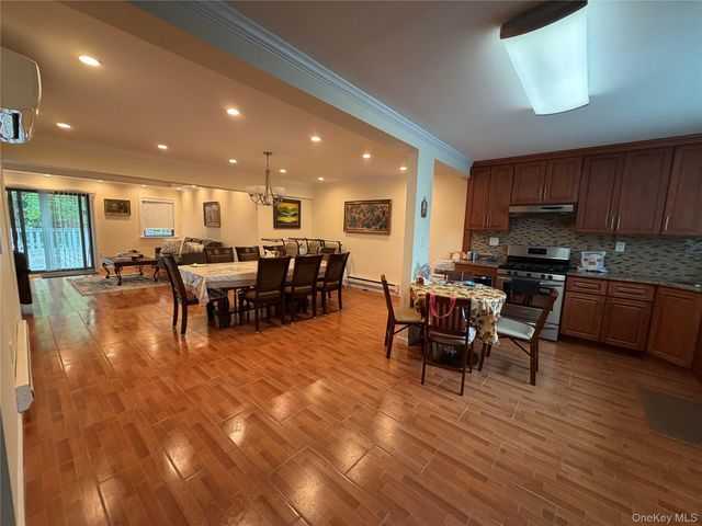 8 Peter Way, Kiamesha Lake, NY 12751