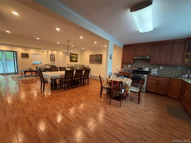 8 Peter Way, Kiamesha Lake, NY 12751
