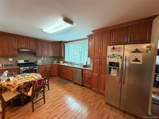 8 Peter Way, Kiamesha Lake, NY 12751