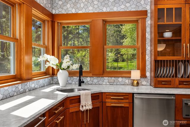 18305 121st Avenue SW, Vashon, WA 98070