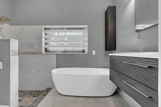 5270 NW 73rd Way, Lauderhill, FL 33319