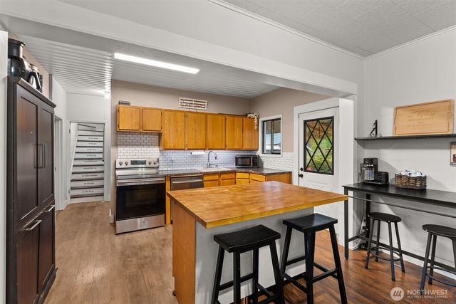 610 Barnhart Street, Raymond, WA 98577