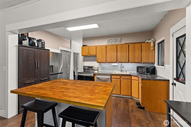 610 Barnhart Street, Raymond, WA 98577