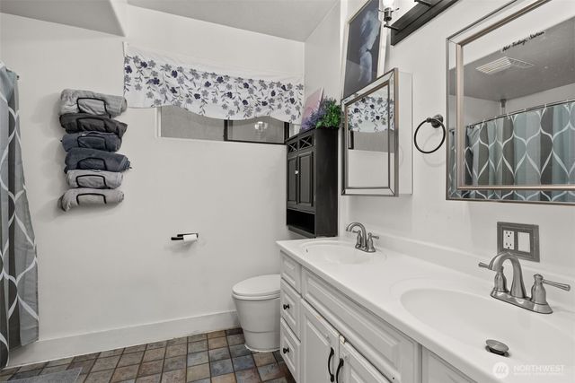 610 Barnhart Street, Raymond, WA 98577