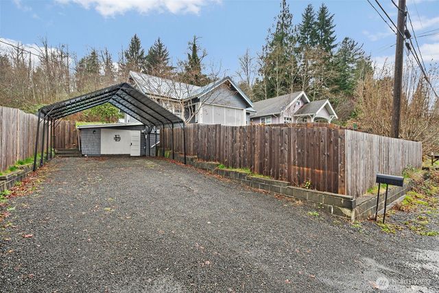 610 Barnhart Street, Raymond, WA 98577