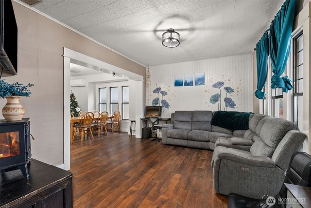 610 Barnhart Street, Raymond, WA 98577