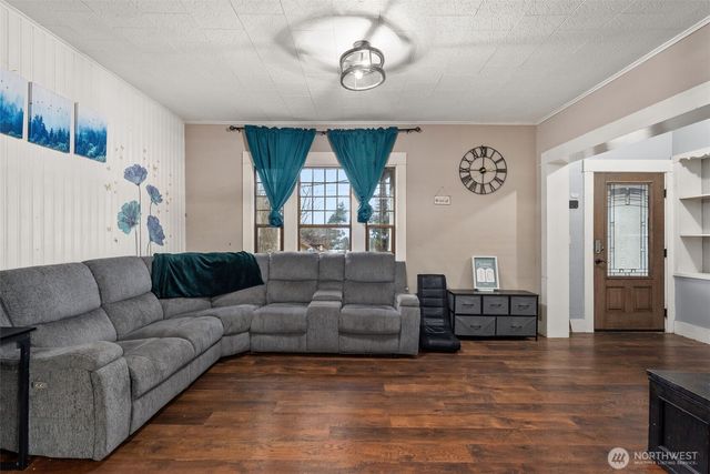 610 Barnhart Street, Raymond, WA 98577