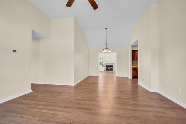 504 Hunter Ct, White Bluff, TN 37187