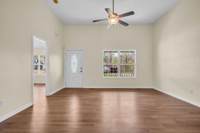 504 Hunter Ct, White Bluff, TN 37187