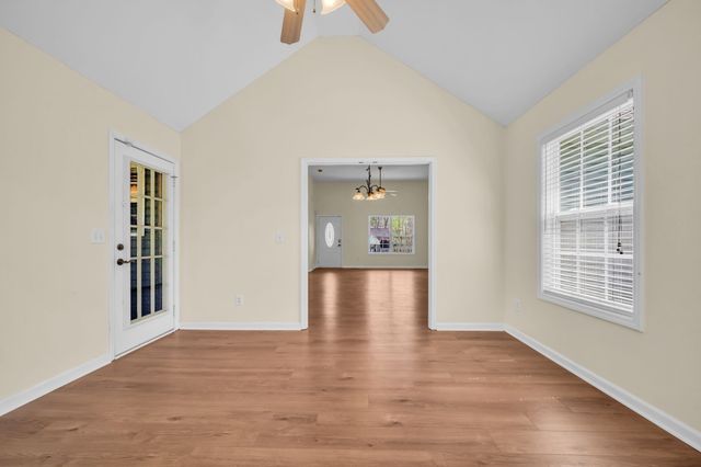 504 Hunter Ct, White Bluff, TN 37187