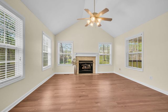 504 Hunter Ct, White Bluff, TN 37187