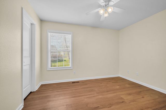 504 Hunter Ct, White Bluff, TN 37187