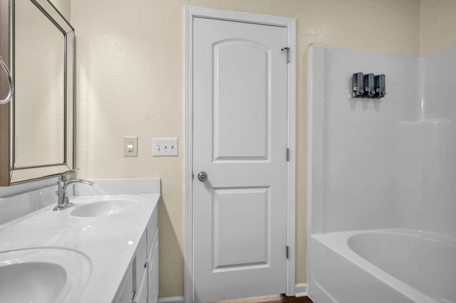 504 Hunter Ct, White Bluff, TN 37187